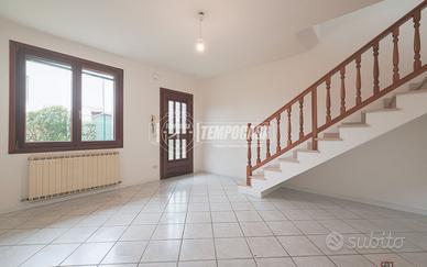 CASA INDIPENDETE ABBINATA RECENTEMENTE RISTRUTTURA