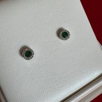 Orecchini lobo in Oro Bianco Smeraldo e Diamanti