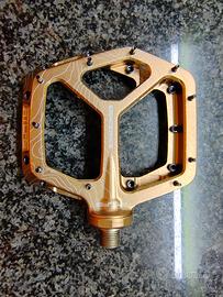 PEDALI RACEFACE ATLAs