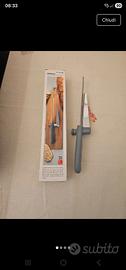 Coltello per pane con guida regolabile