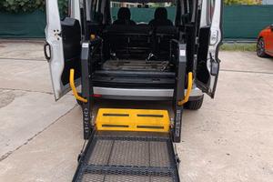 fiat doblò tetto alto trasporto disabili