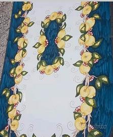 Tavoli in pietra lavica decorati a mano 