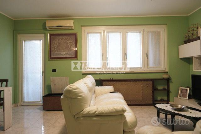 VILLA A SCHIERA CON GIARDINO !! - Vista 6