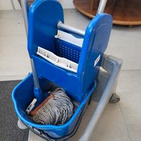 Carrello pulizie
