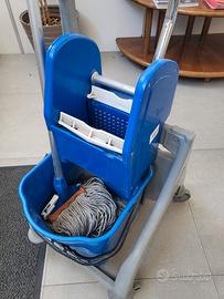 Carrello pulizie