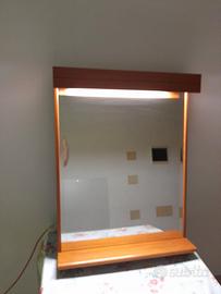 Specchiera mobile con illuminazione e presa funzio