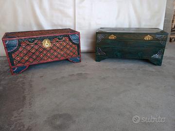 Baule etnico in legno massello dipinto a mano