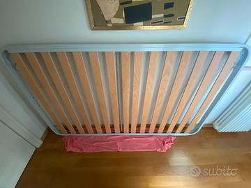 rete con piedini e materasso