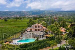 Villa di lusso con piscina a Zafferana Etnea