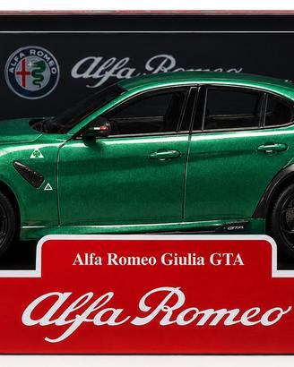 Alfa Romeo Giulia GTA 1:18 Bburago Verde Montreal