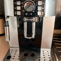 Macchina caffè DeLonghi Magnifica S Ecam 21.117