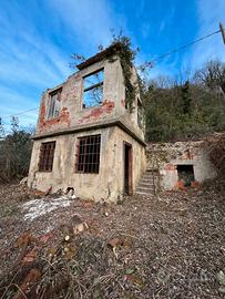 Piccolo rustico completamente da ristrutturare