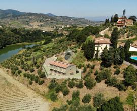 VILLA A SCHIERA A CARMIGNANO