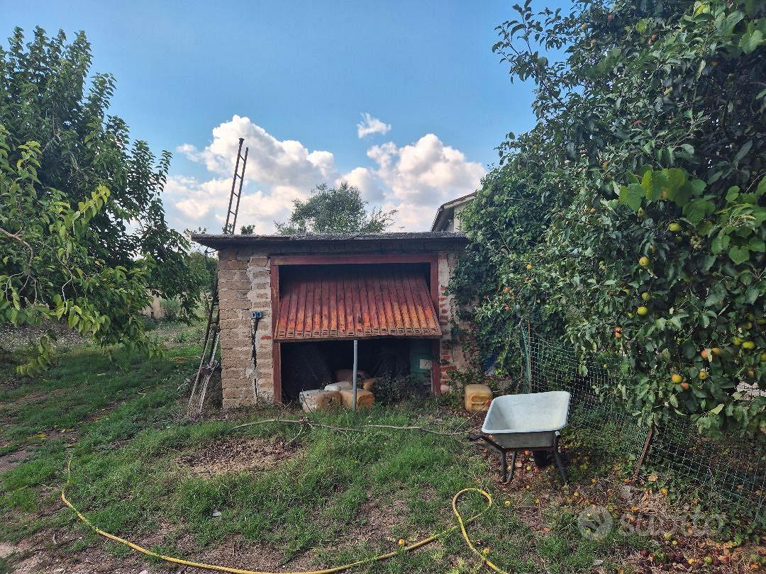 N. 2 fabbricati su terreno con vigna ca. 8.500 mq - Vista 5