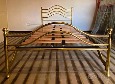 Letto una piazza e mezza in ottone dorato