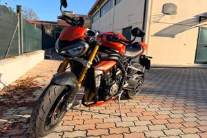 Triumph speed triple rs 1200