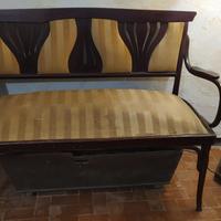 divanetto in legno liberty