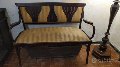 divanetto in legno liberty