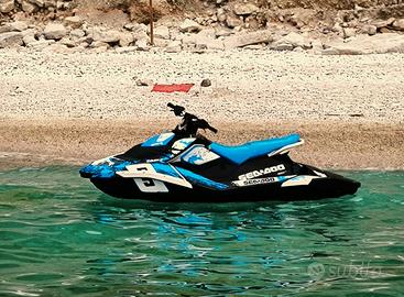 Moto d'acqua SEADOO SPARK 3UP TRIX X + Rimorchio