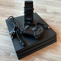 PS4 Pro + Basetta di ricarica per controller