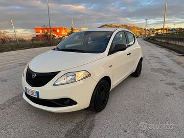 Lancia Ypsilon 1.2 69 CV 5 porte S&S Gold