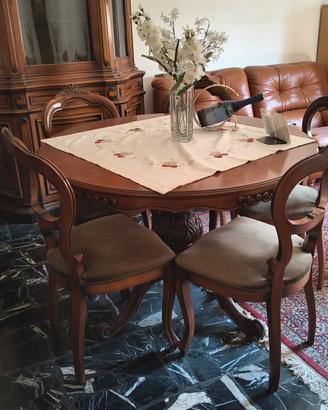Elegante bureau bombato,vetrinetta,tavolo,sedie