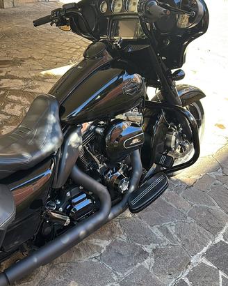 Harley davdaon street glide