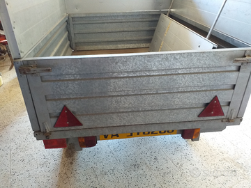 Carrello auto musto con documenti