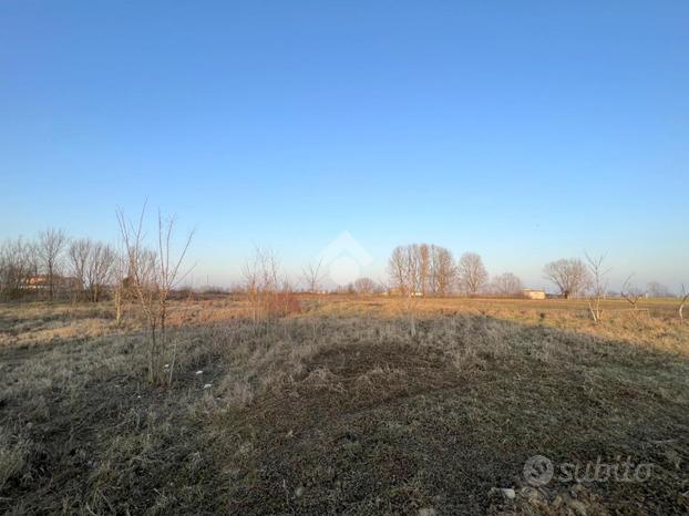 TER. RESIDENZIALE A ACQUANEGRA SUL CHIESE