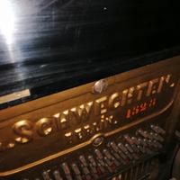pianoforte a muro 