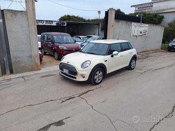 Mini 1.2 One automatica, navi