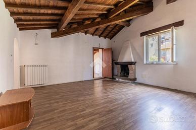 4 LOCALI A VETRALLA