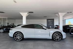 PORSCHE - Taycan