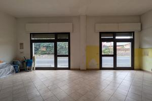 Locale commerciale 106