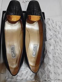 Décolleté nere  con tacco medio.