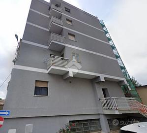 3 LOCALI A PIANOPOLI