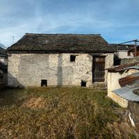 Fabbricato con giardino