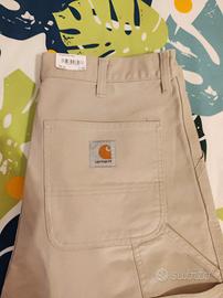 pantaloni e maglietta 