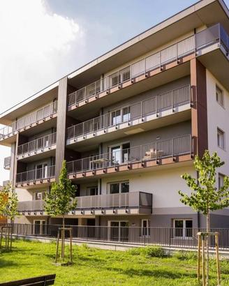 Appartamento di 155 m² con 5 locali e box auto a V