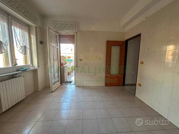S2 appartamento con box in zona residenziale