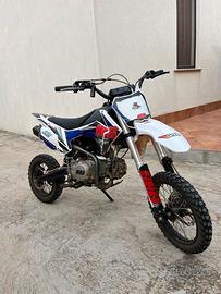 Pit bike