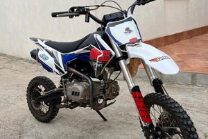 Pit bike