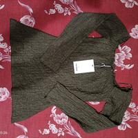 maglietta con scollo a barca effetto stropicciato 