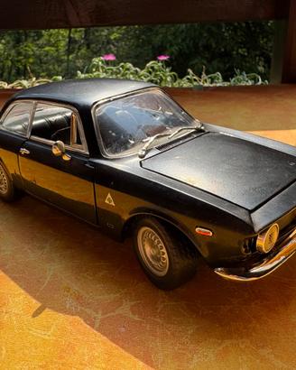 Alfa Romeo Giulia Sprint GTA 1/18 Road Signature