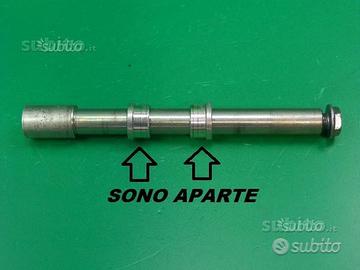PERNO RUOTA ANTERIORE YAMAHA R1 R6 2003 al 2016