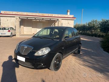 Lancia Ypsilon 1.3 MJT 75 CV Platino