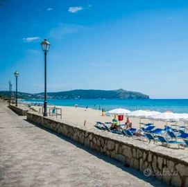 Casetta glicine vicino al mare Caprioli Palinuro