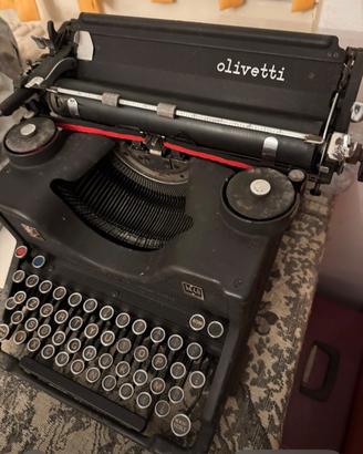 Macchina da scrivere olivetti