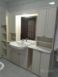 Mobile bagno con lavandino o rubinetto