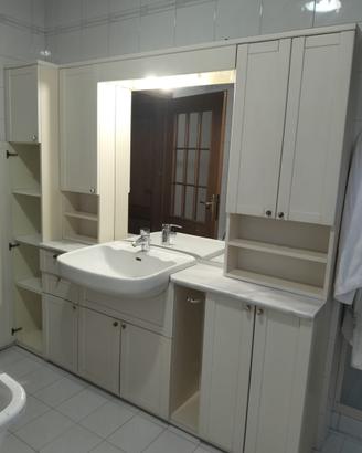 Mobile bagno con lavandino o rubinetto